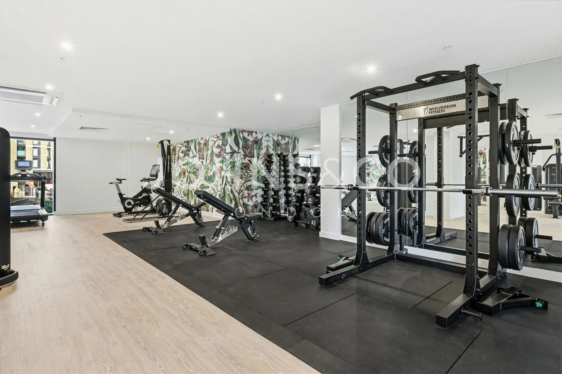 Flat Chiswick High Road in Greater London
