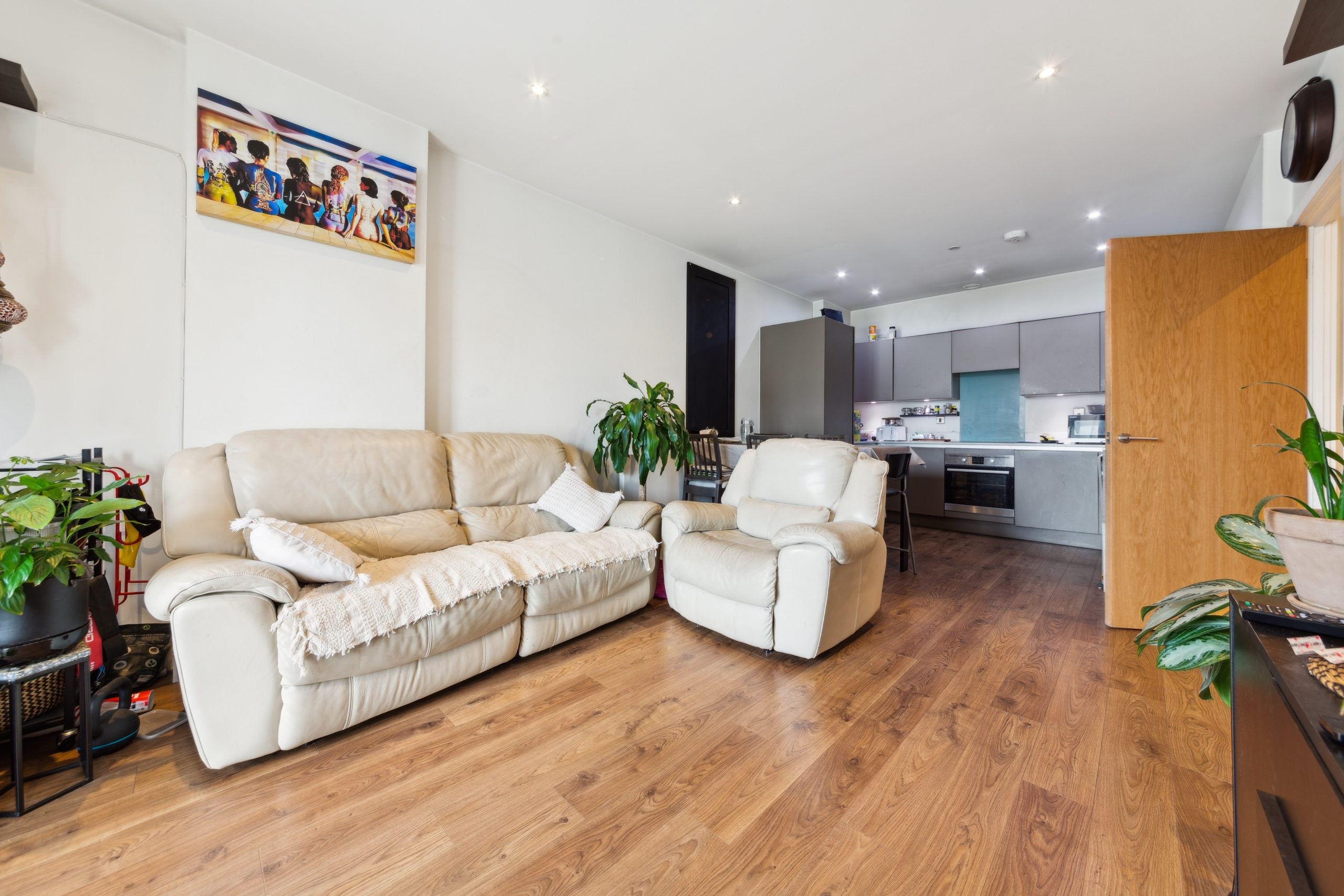 Flat New Village Avenue in Greater London
