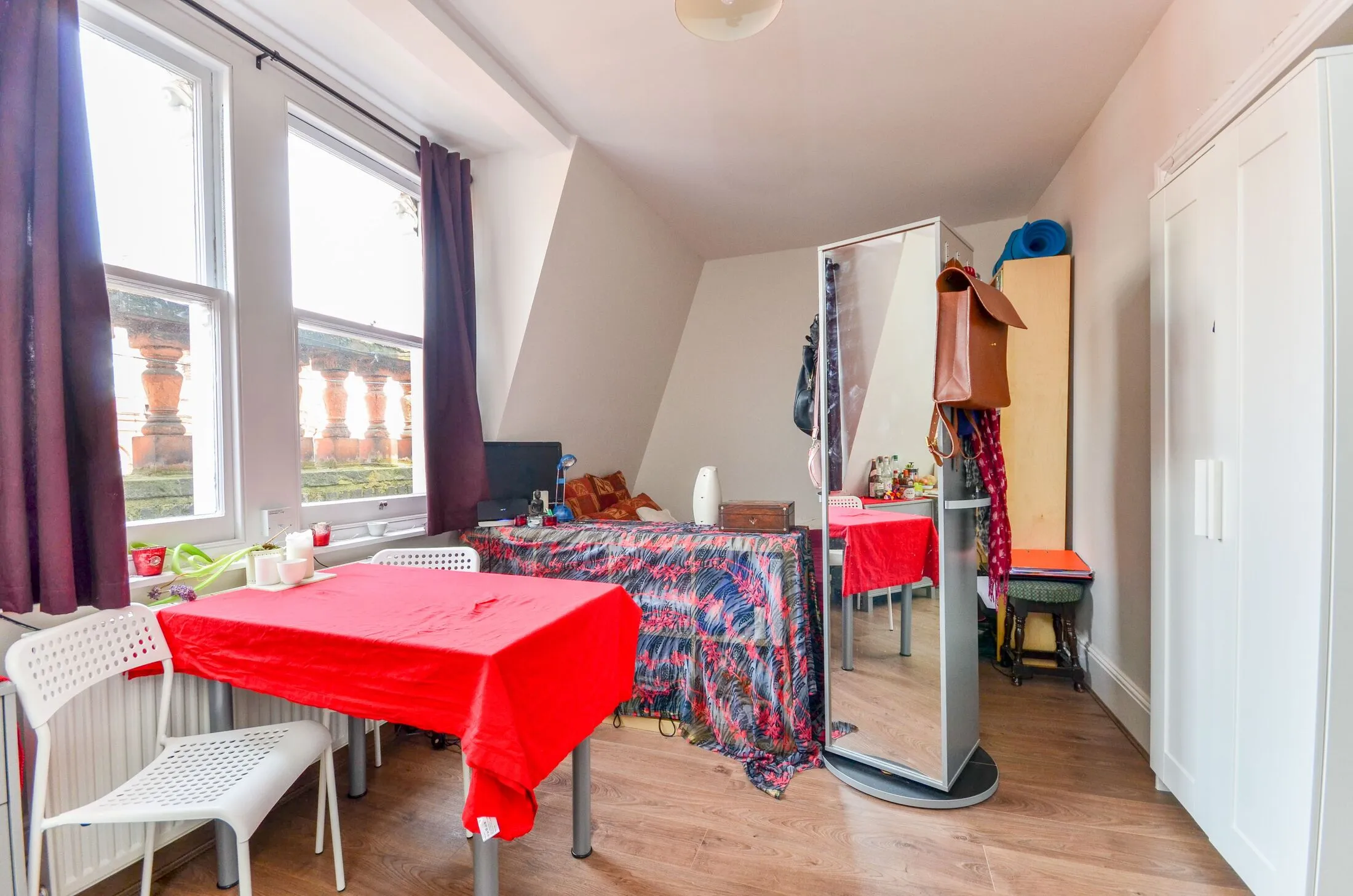 Flat 1st Avenue in Greater London