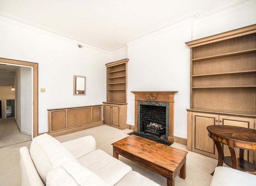 Flat Henniker Mews in Greater London