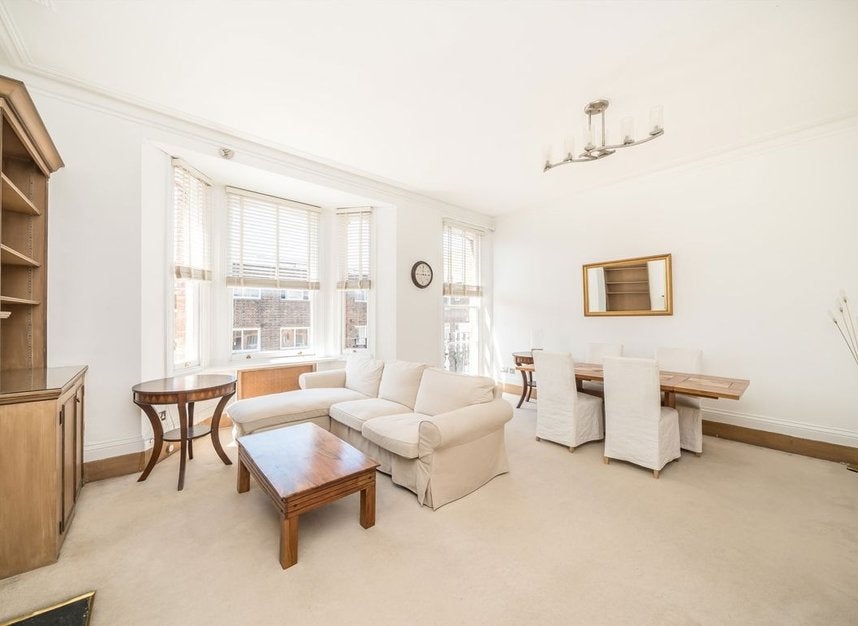 Flat Henniker Mews in Greater London