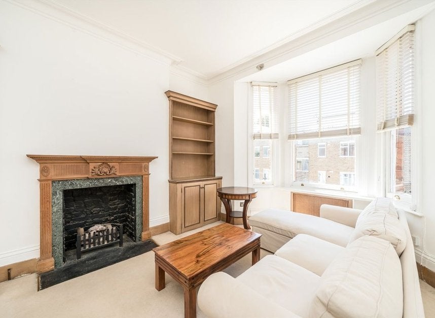 Flat Henniker Mews in Greater London