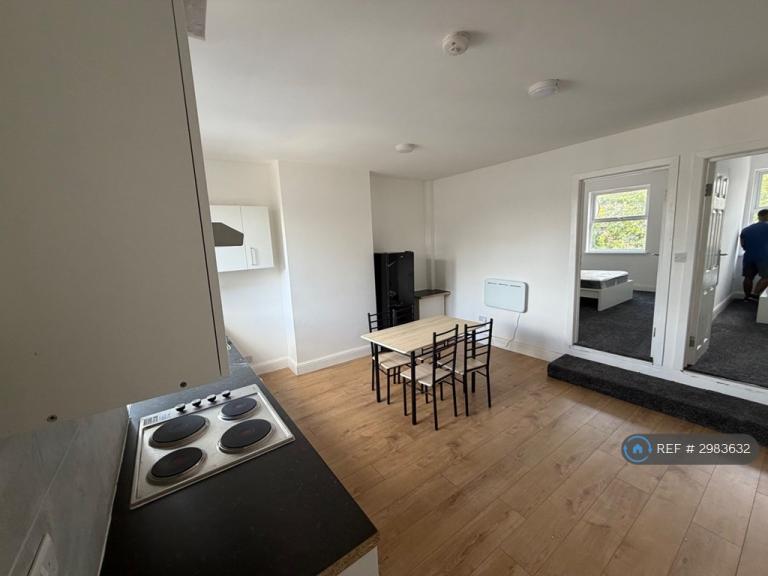 Flat Wood Lane in Greater London