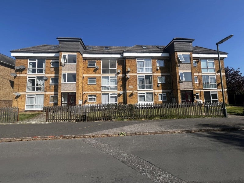 Flat Edward Way in Borough of Spelthorne