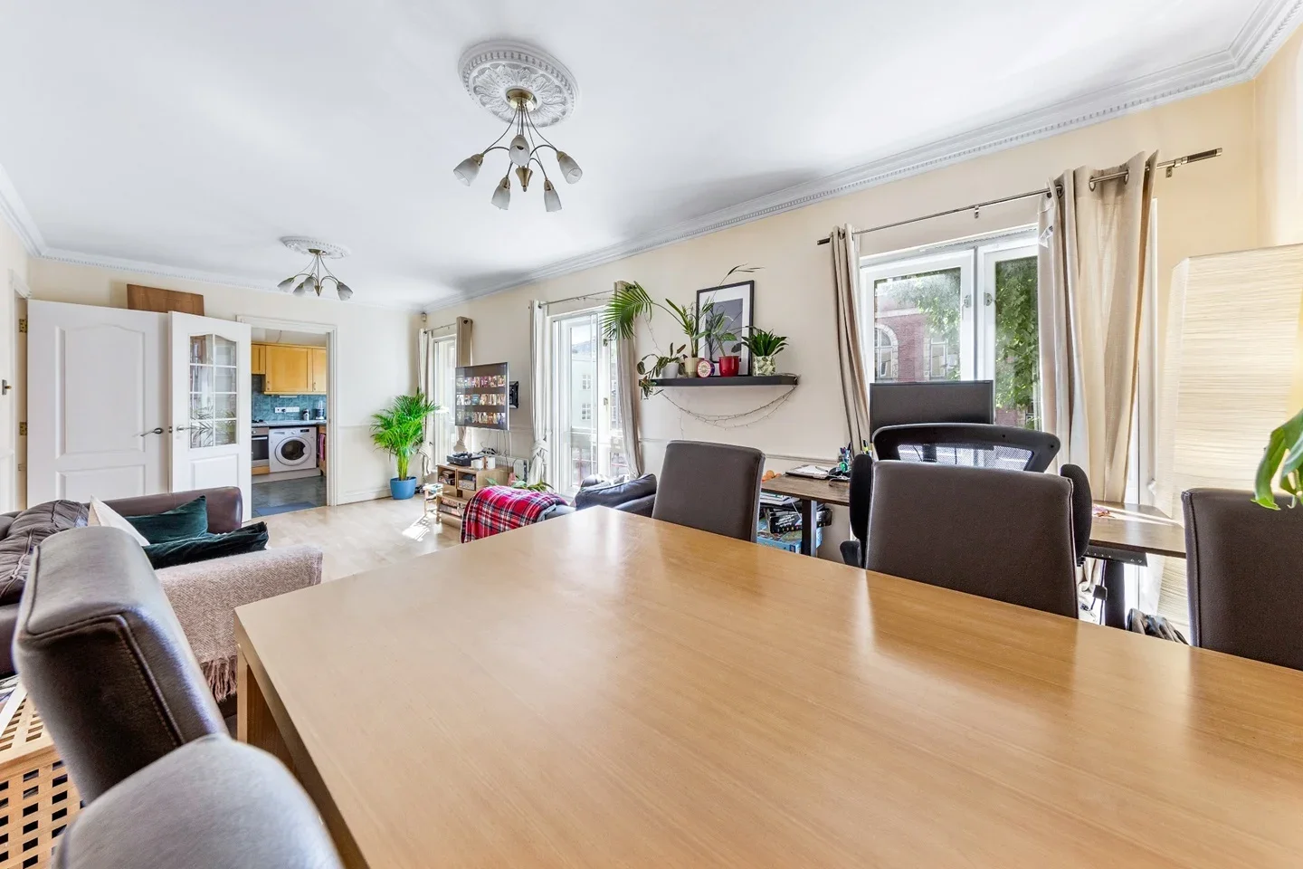 Flat Bermondsey Street in Greater London