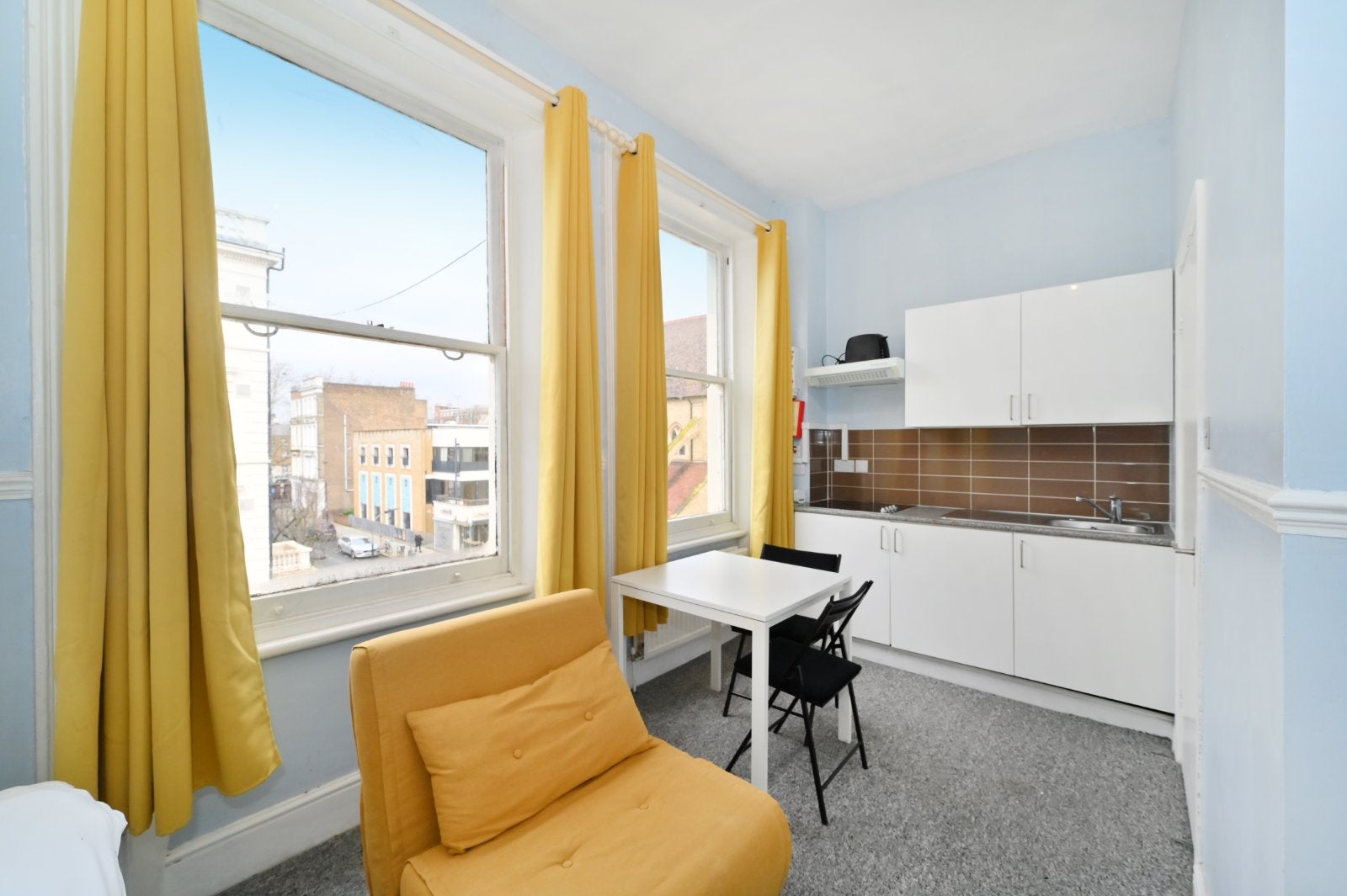 Flat Castletown Road in Greater London