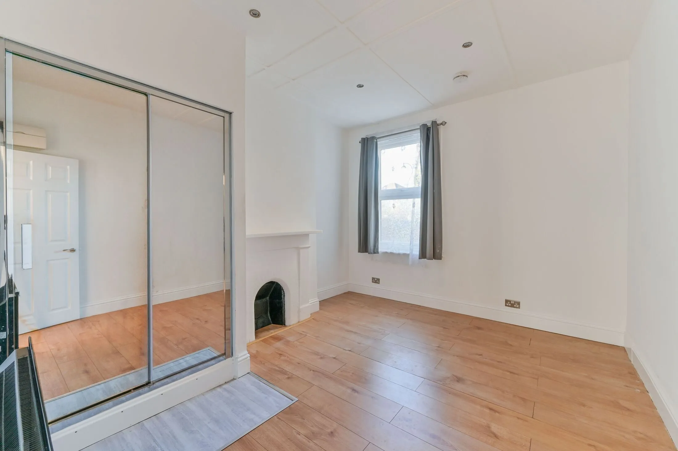 Flat Greenacre Place in Greater London