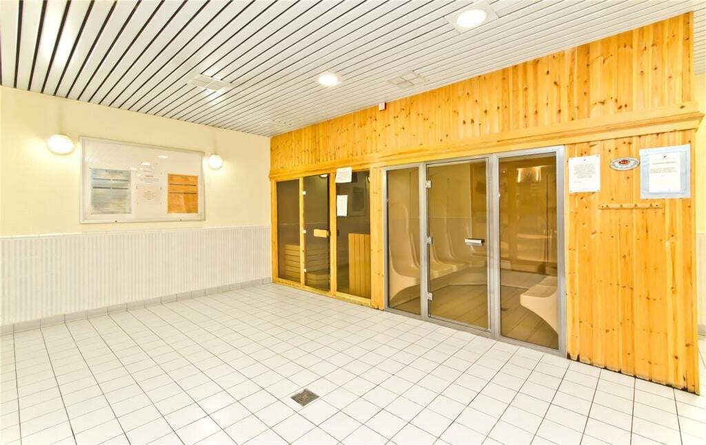 Flat Hatfields in Greater London