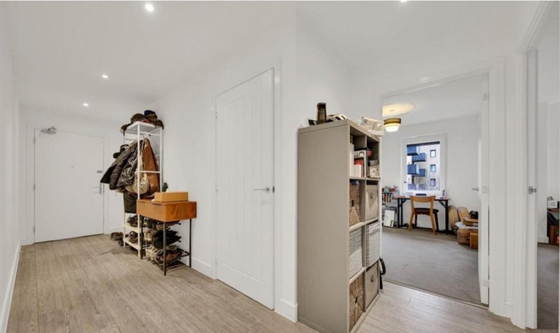 Flat Ravenswood Road in Greater London