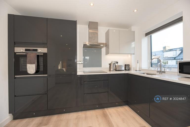 Flat Crossways in Brentwood