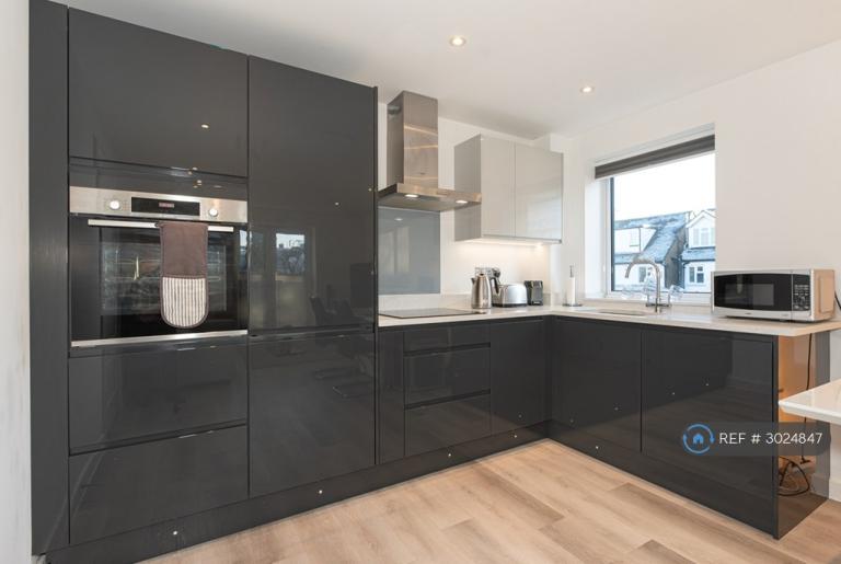 Flat Crossways in Brentwood