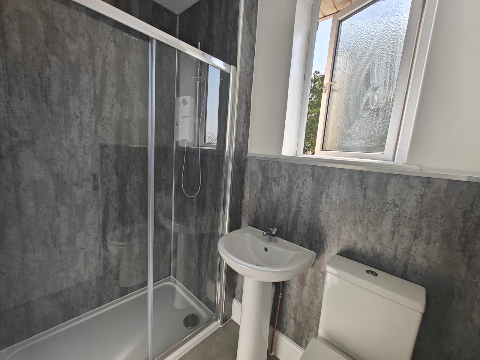 Room Southmead Road in Bristol