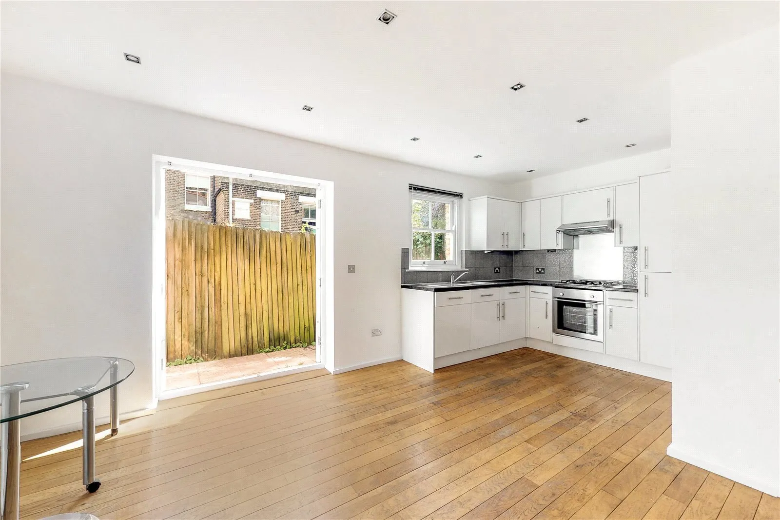 House Mutrix Road in Greater London