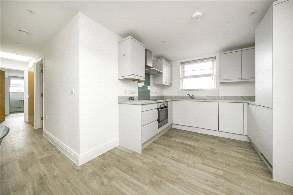Flat Victoria Street in Borough of Runnymede