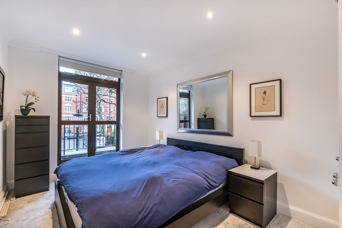 Flat Wrights Lane in Greater London