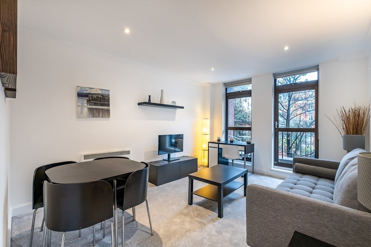 Flat Wrights Lane in Greater London