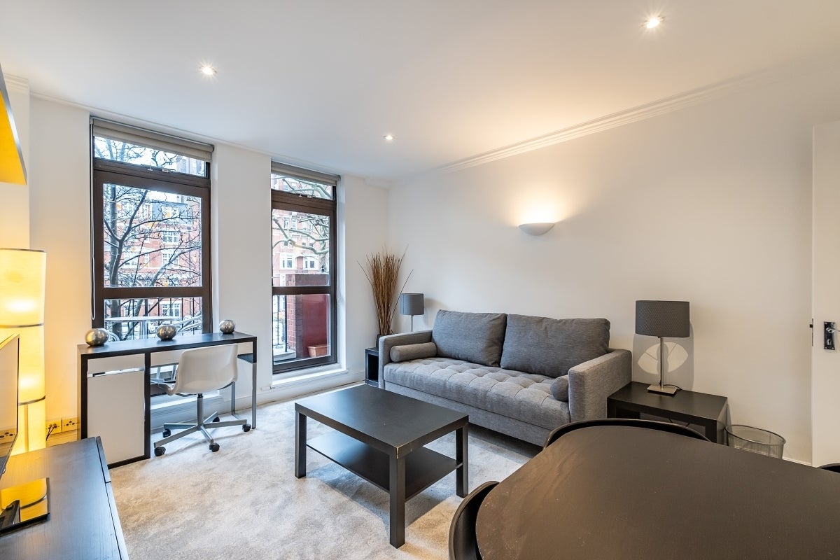 Flat Wrights Lane in Greater London
