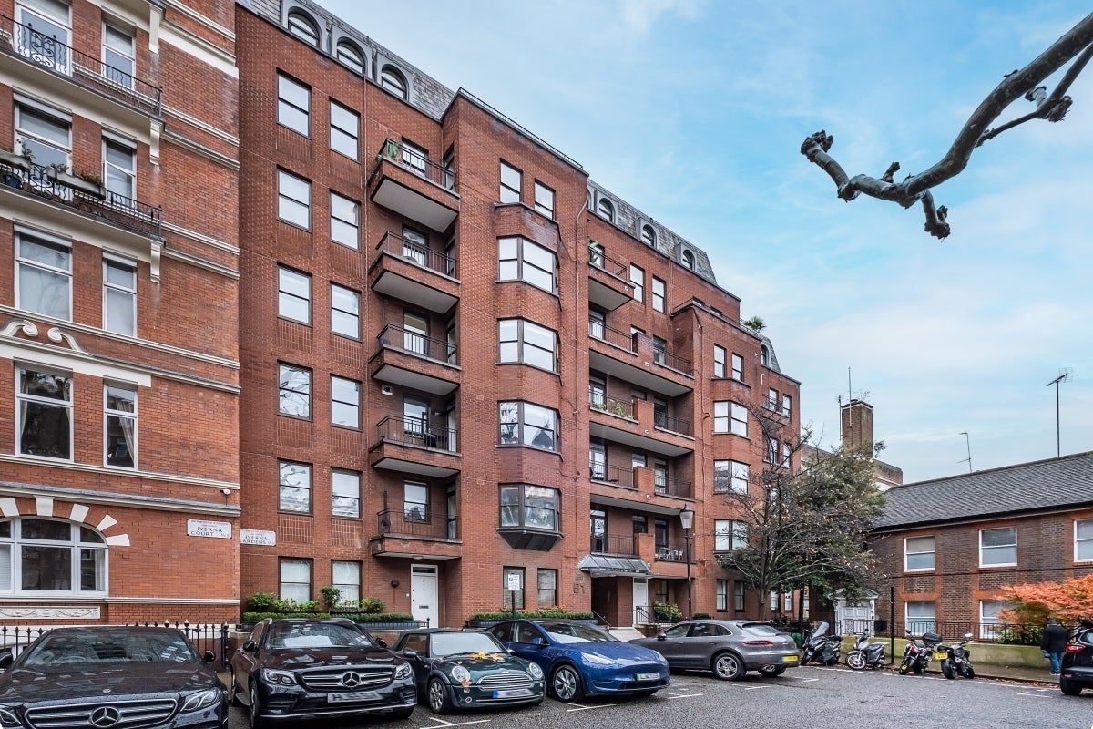 Flat Wrights Lane in Greater London