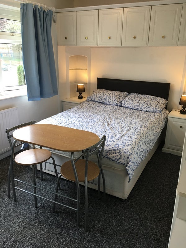 Room Westleigh Avenue in Greater London