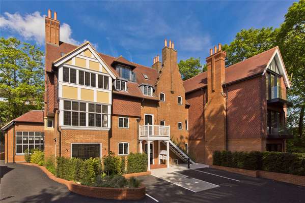 Flat Portsmouth Road in Guildford