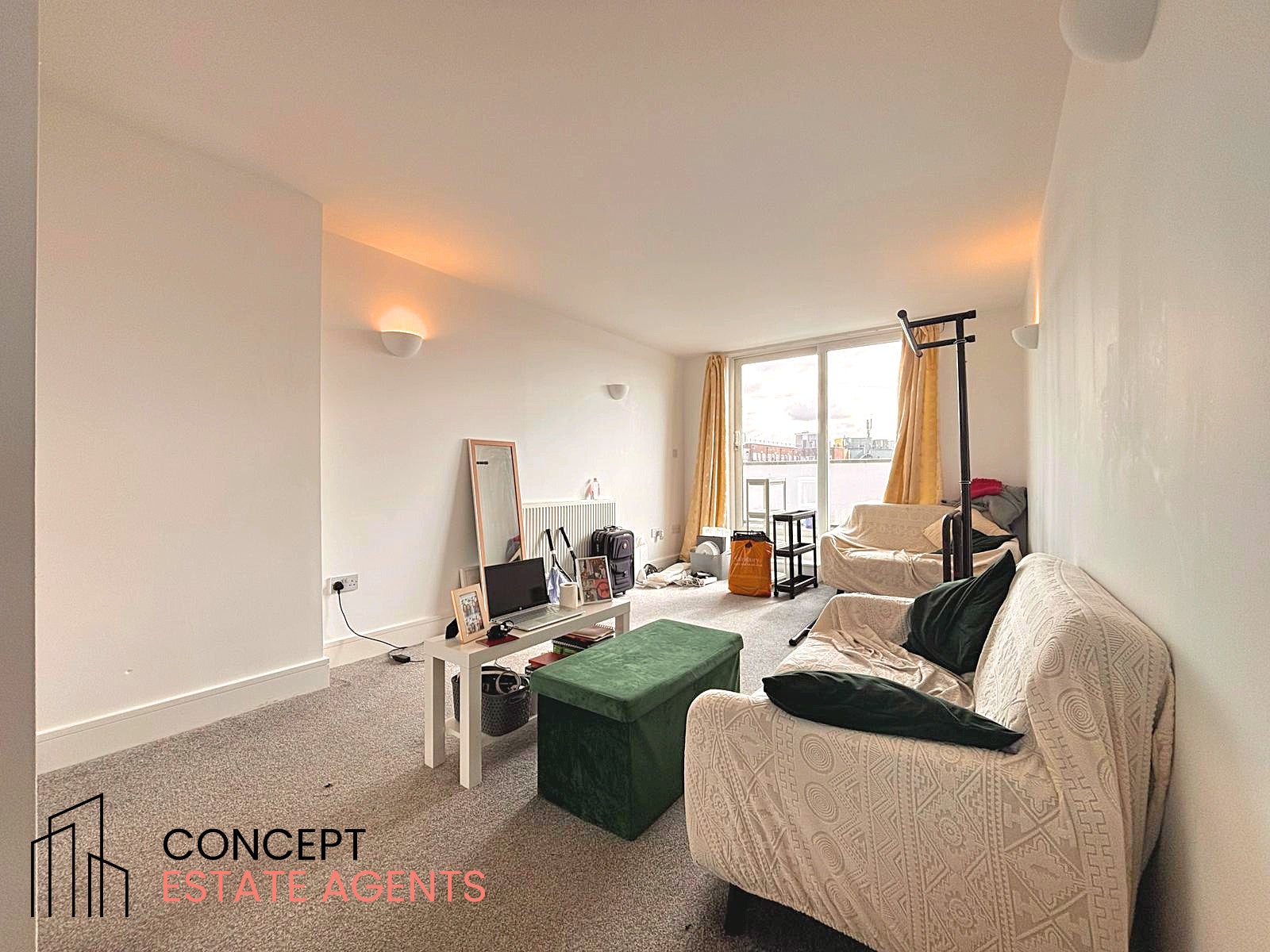 Flat Charlmont Road in Greater London