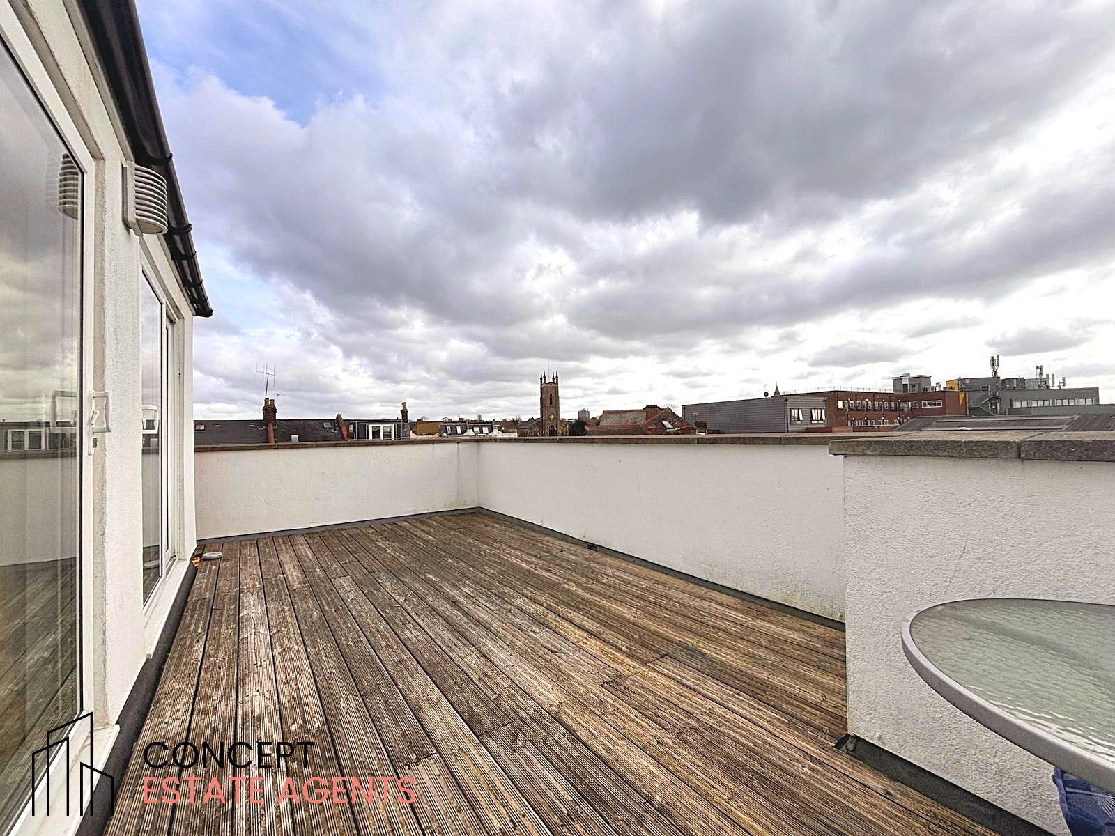 Flat Charlmont Road in Greater London