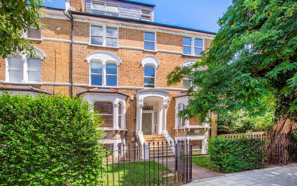 Flat Josephine Avenue in Greater London