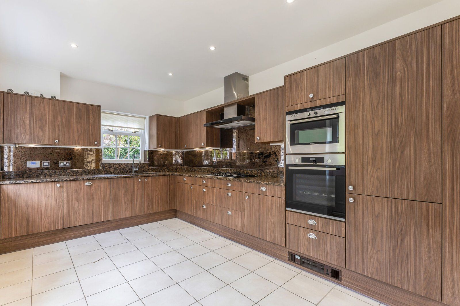 House Highgrove Avenue in Ascot