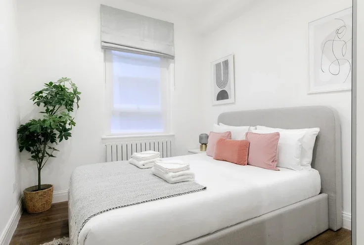 Flat Pearson Square in City of Westminster