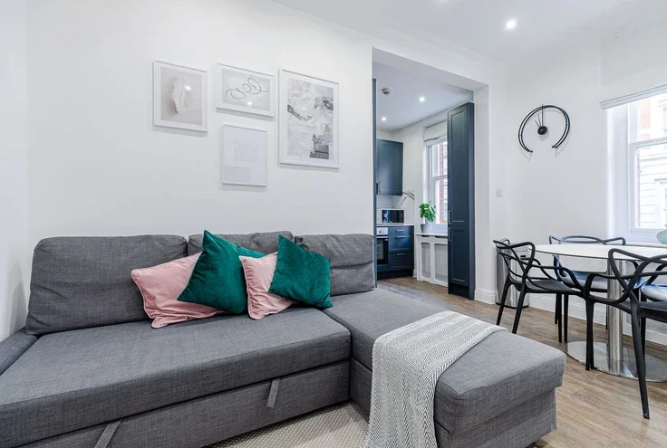 Flat Pearson Square in City of Westminster