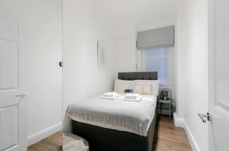 Flat Pearson Square in City of Westminster