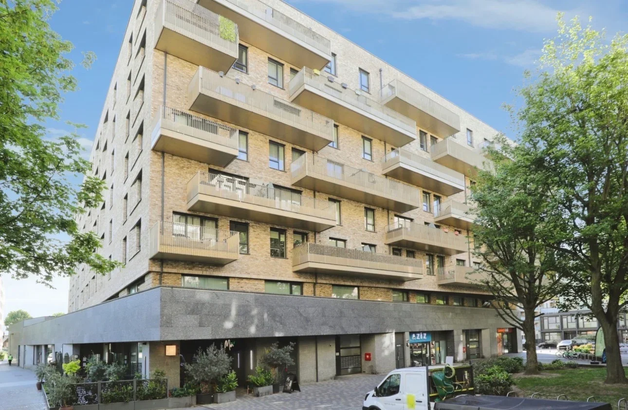Flat Bollo Bridge Road in Greater London