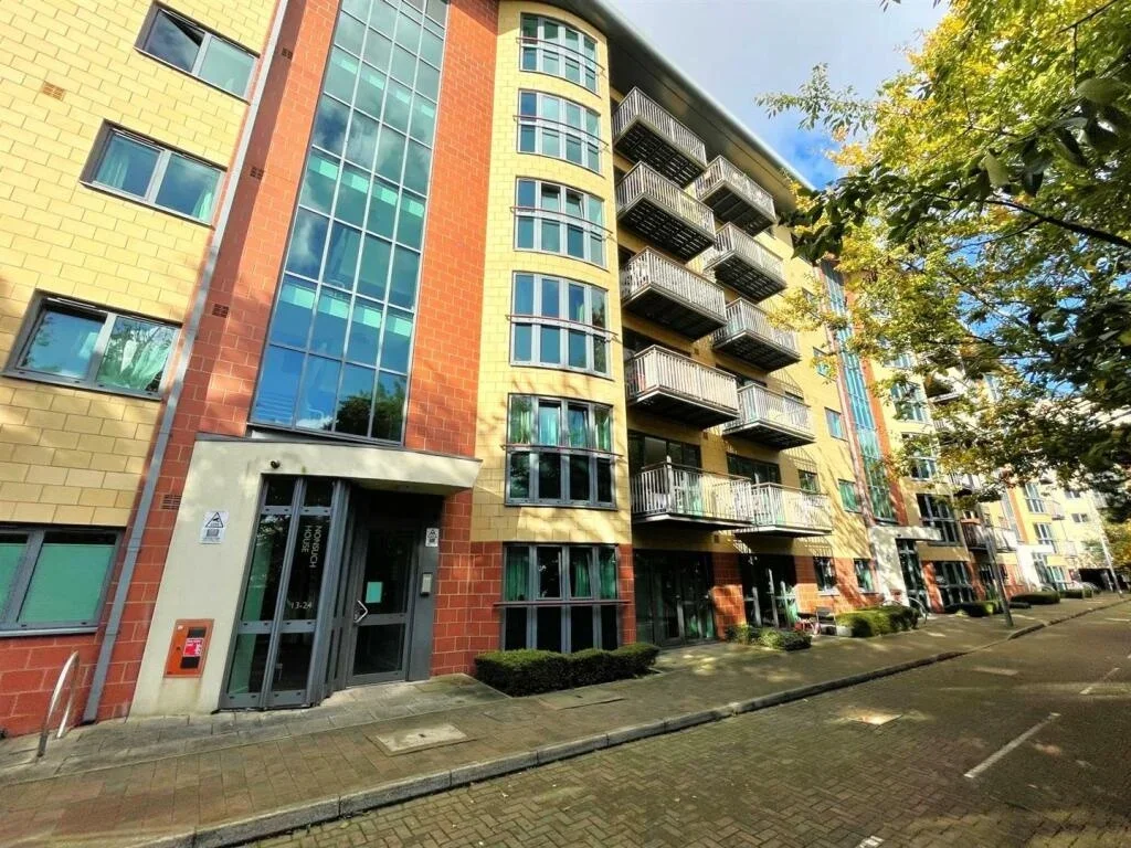 Room Chapter Way in Greater London