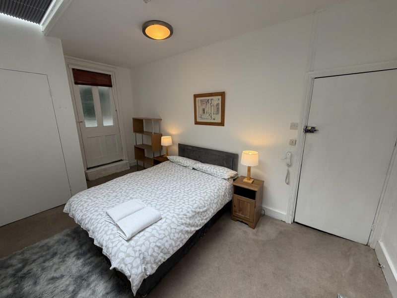 Room Courtfield Gardens in Greater London