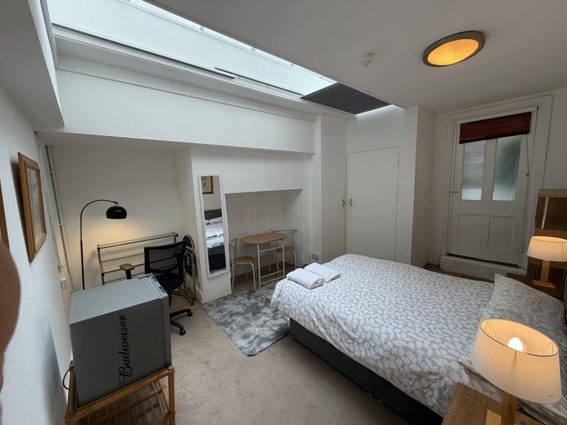 Room Courtfield Gardens in Greater London