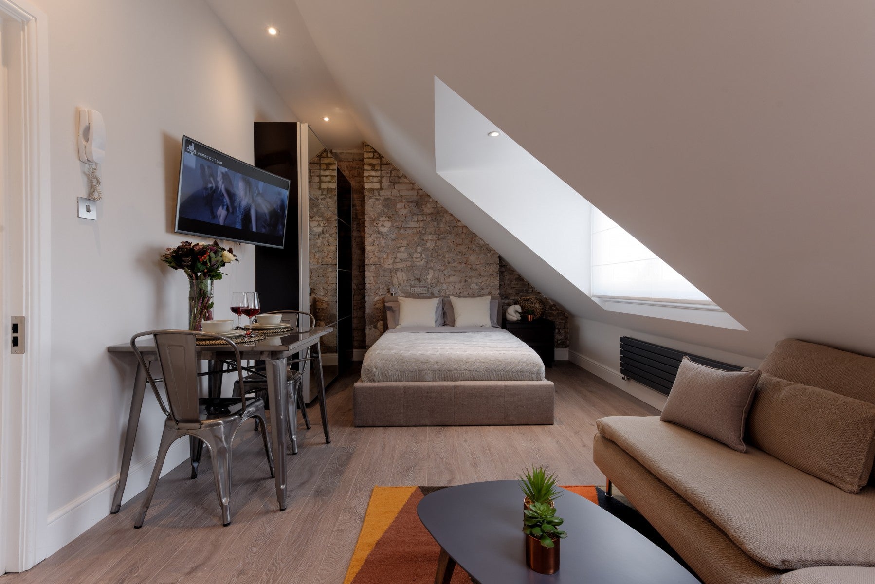 Flat Kingdon Road in London