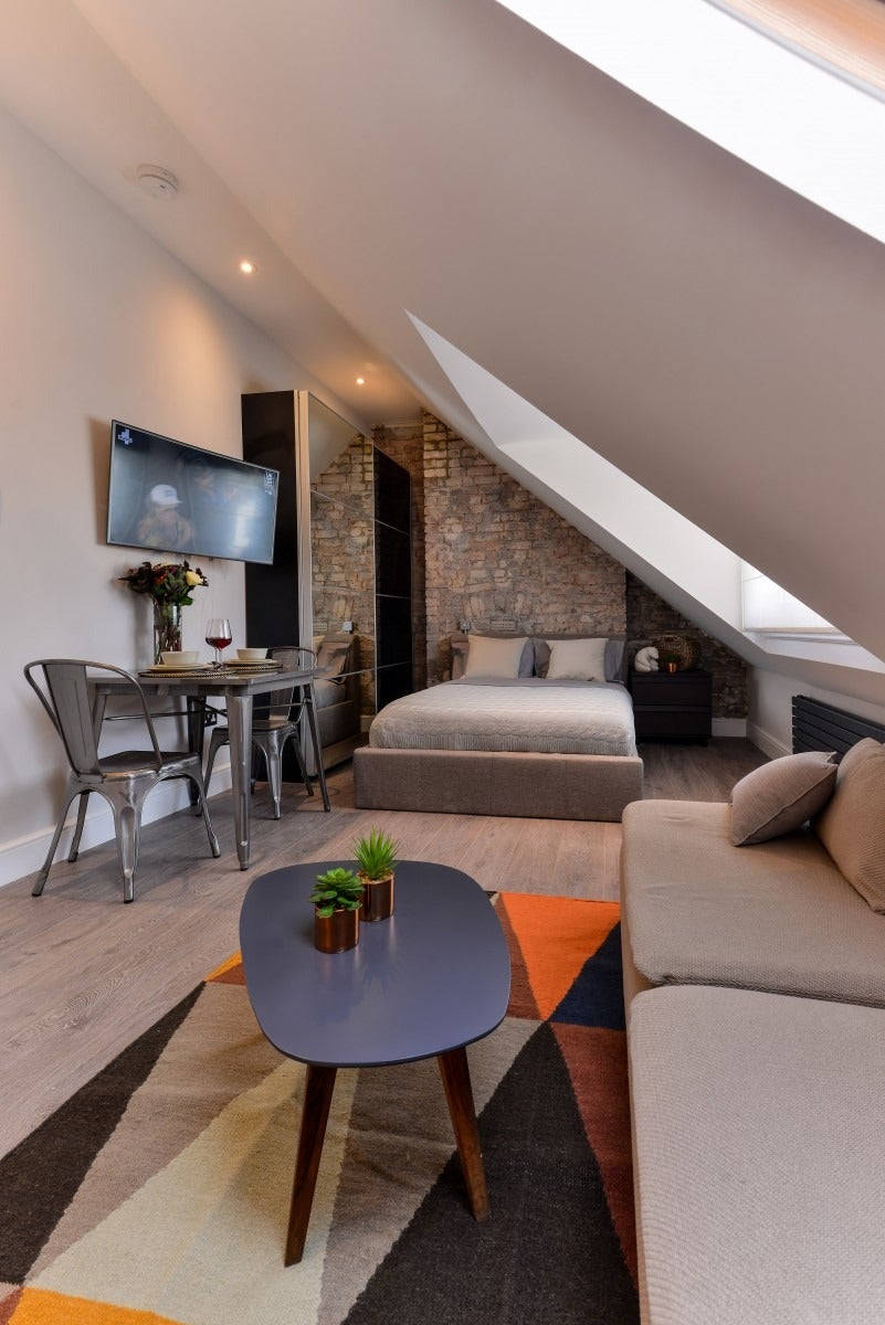 Flat Kingdon Road in London