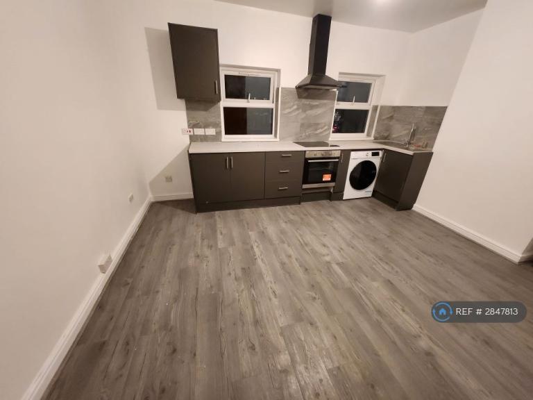 Flat Stockingstone Road in Luton