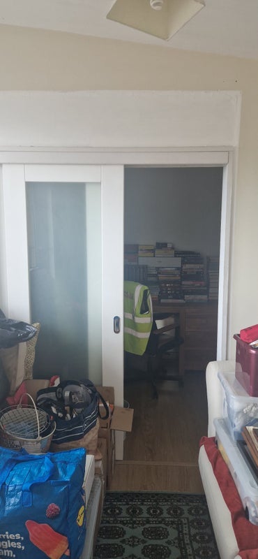 Room Dumbarton Road in Glasgow