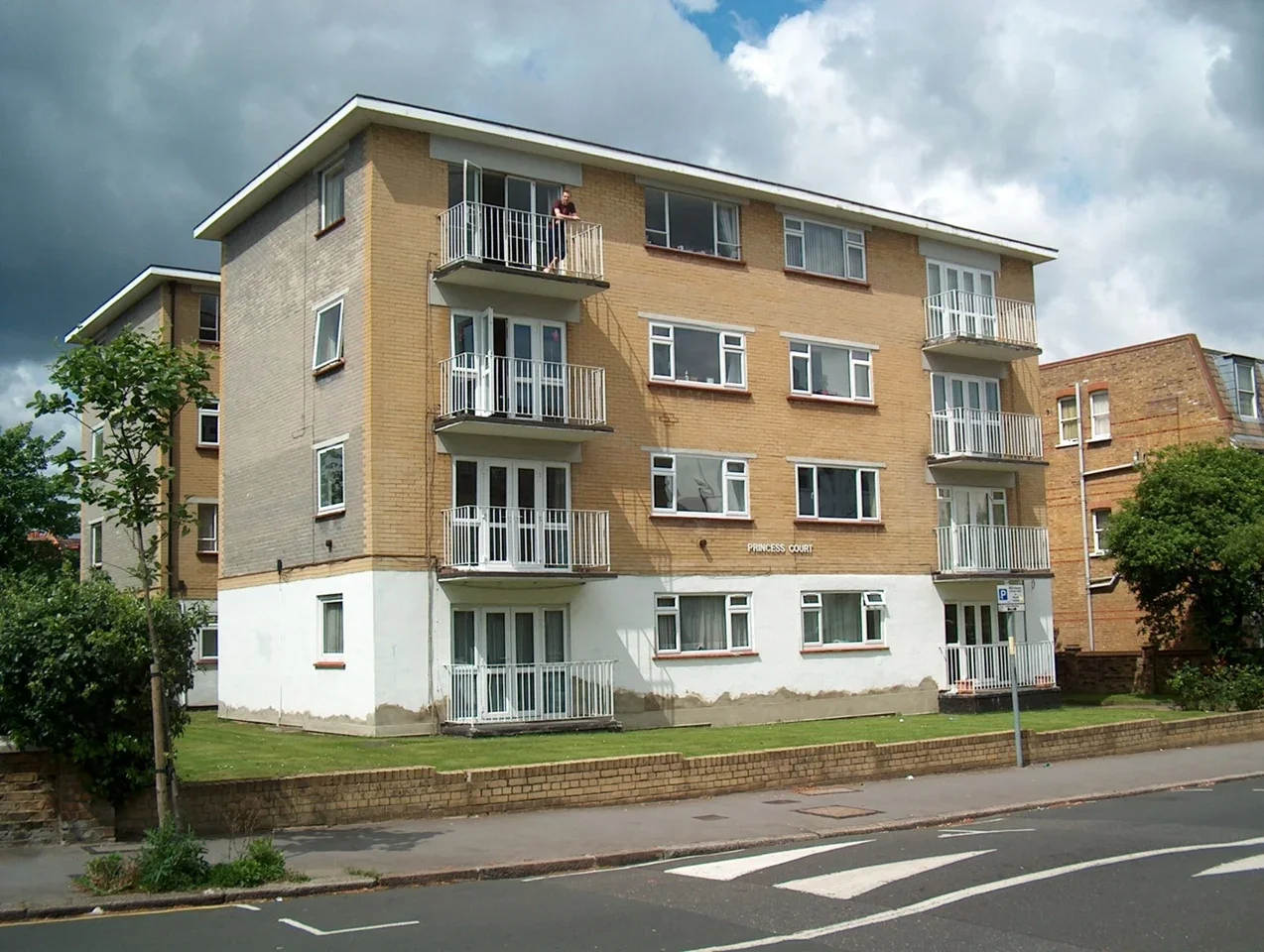 Flat Canning Road in Greater London