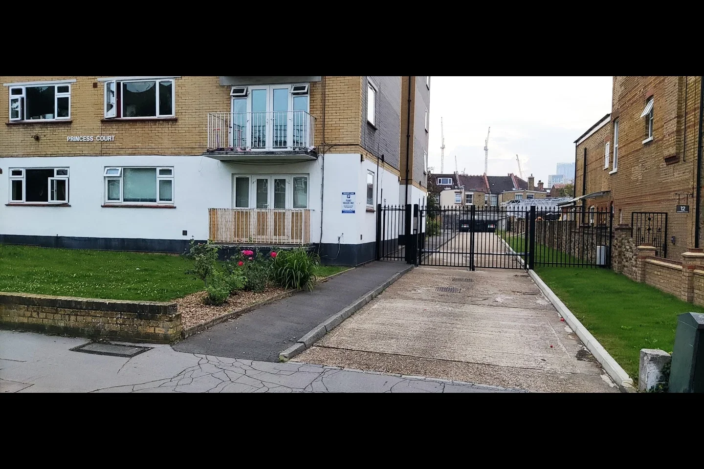 Flat Canning Road in Greater London