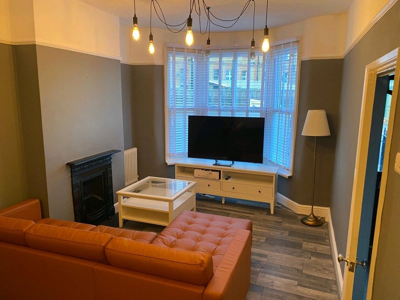Room Tunmarsh Lane in Greater London
