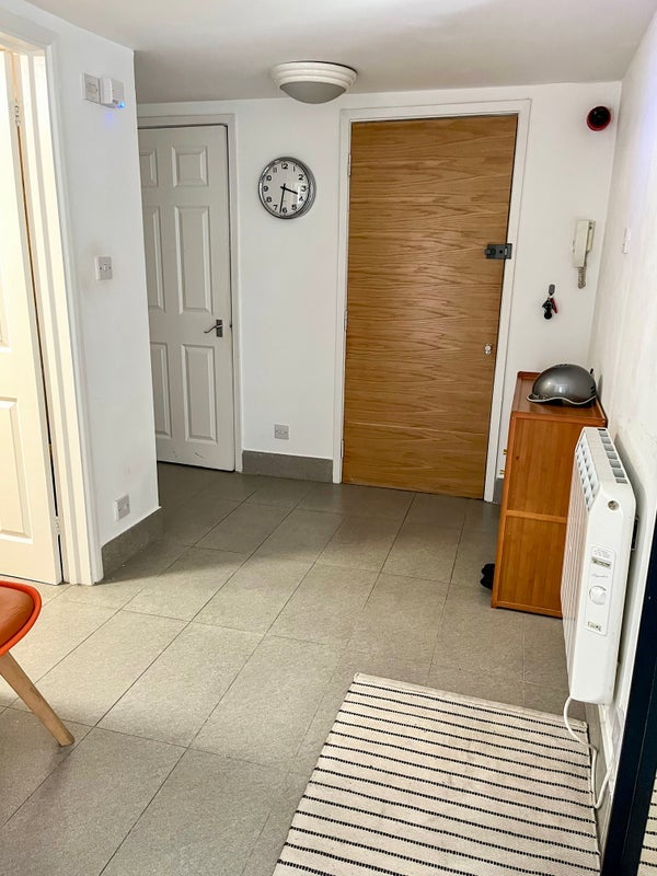 Room Morning Lane in Greater London