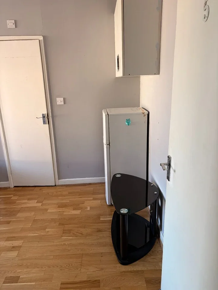 Room Somerby Road in Greater London