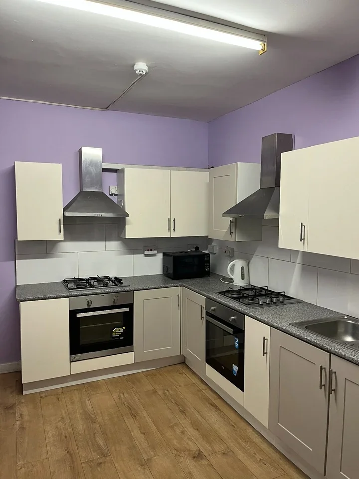 Room Somerby Road in Greater London
