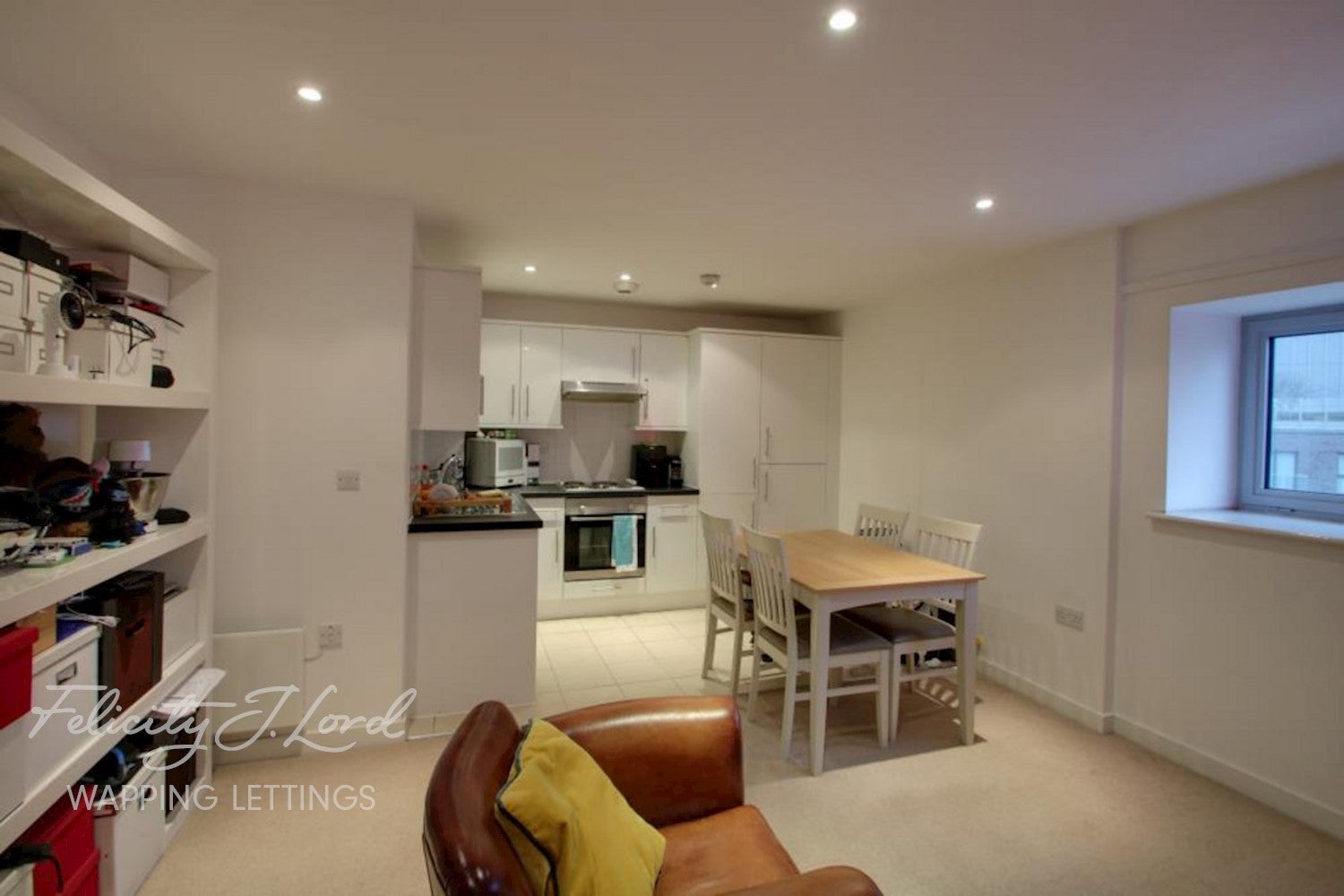 Flat Commercial Road in Greater London