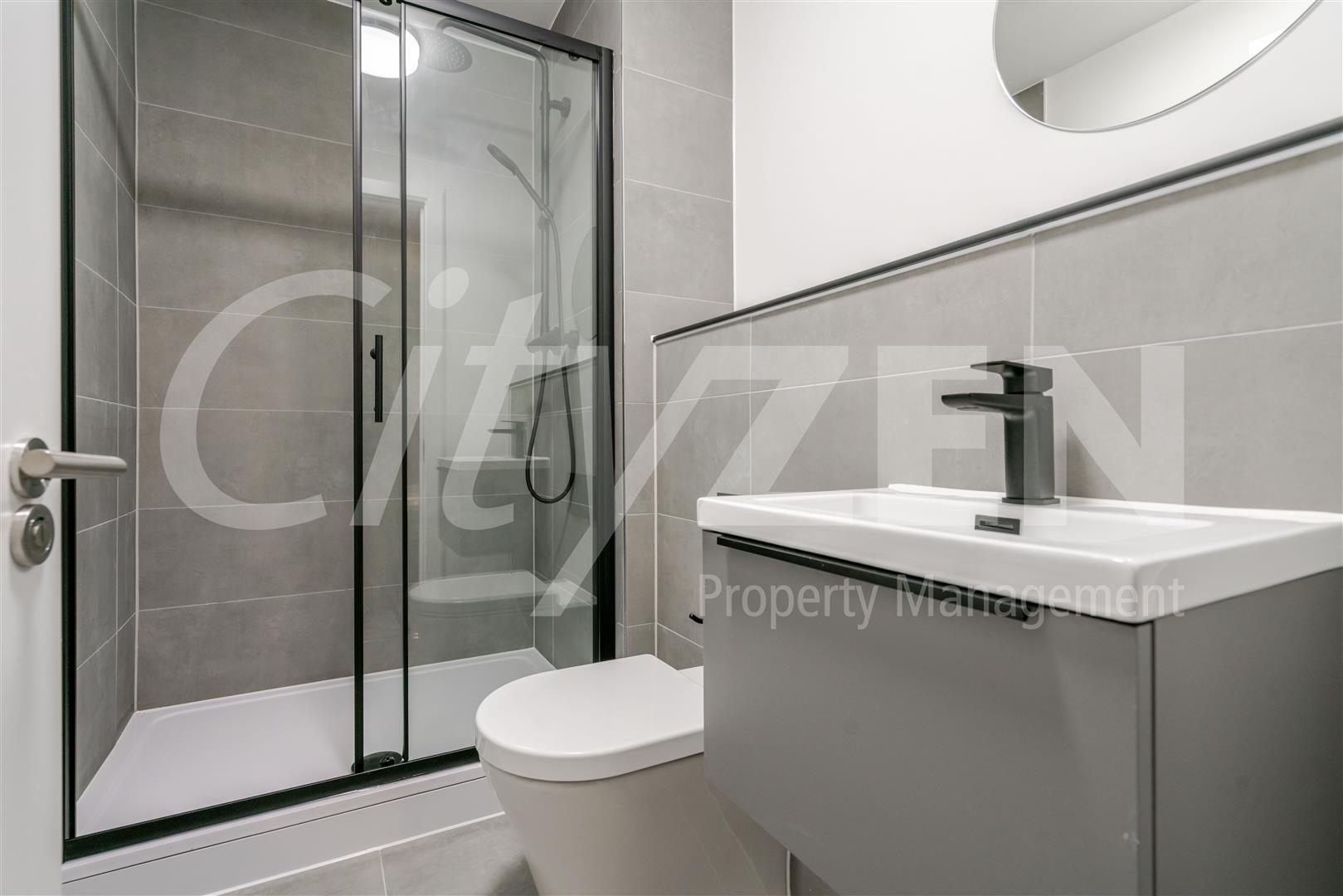 Flat Ordsall Lane in Salford