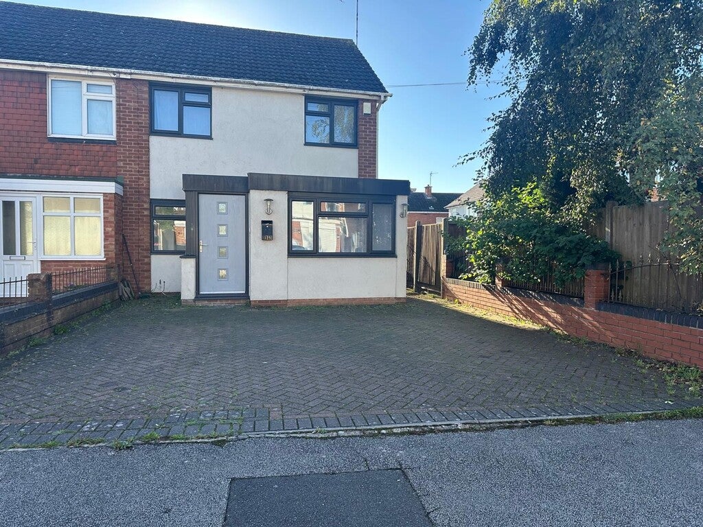House Radnor Drive in Nuneaton and Bedworth