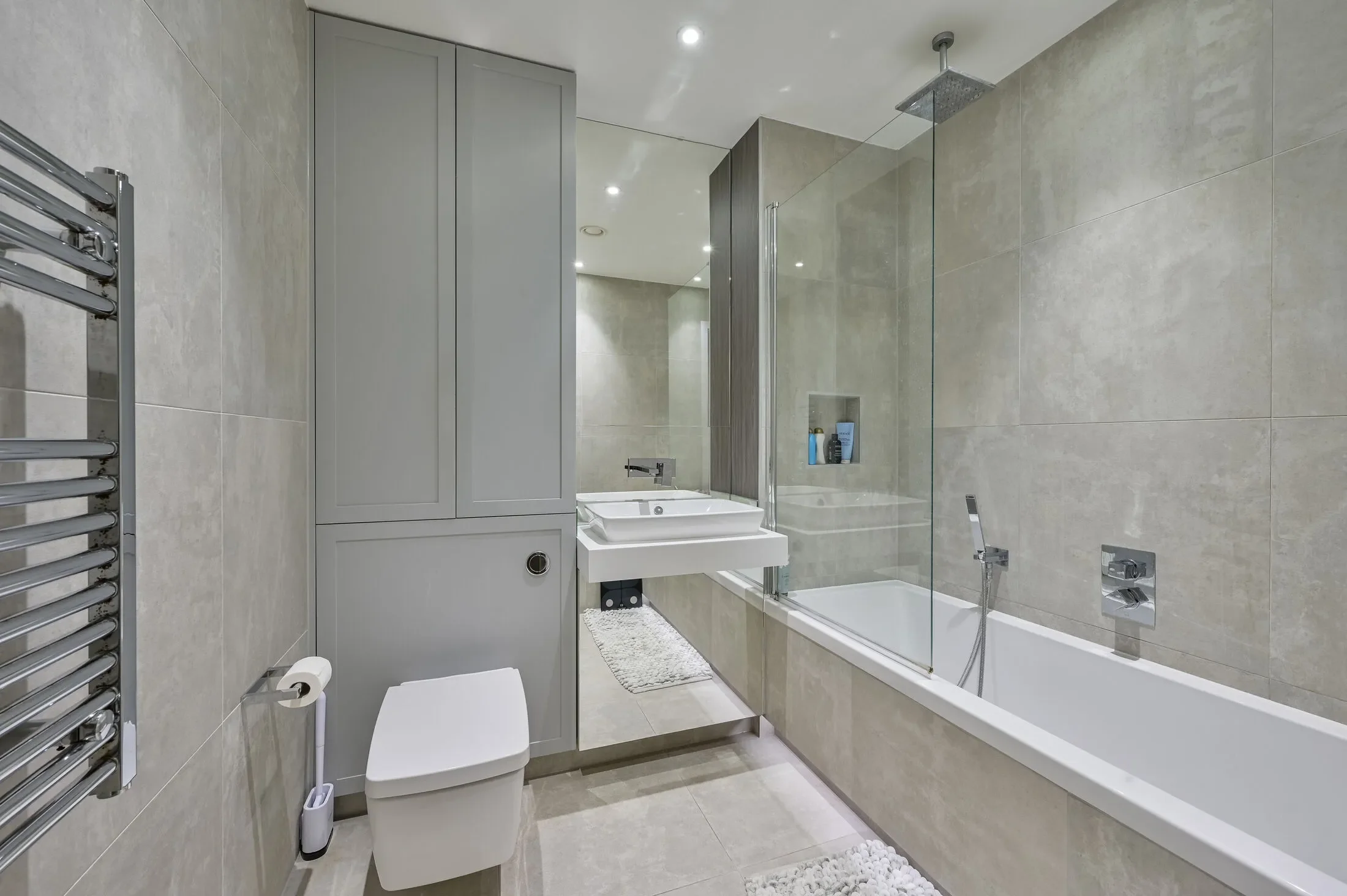 Flat Upper Richmond Road in Greater London