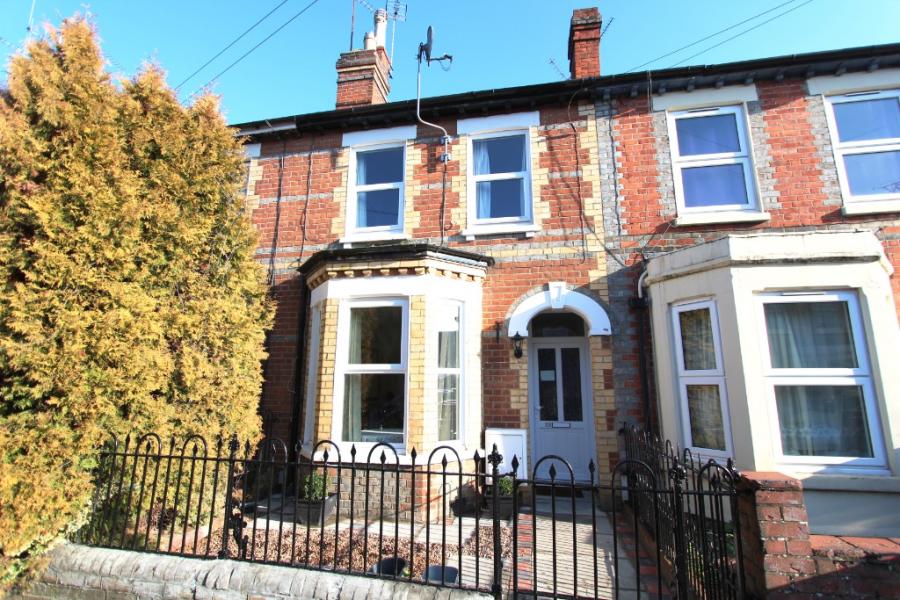Room Donnington Road in Reading